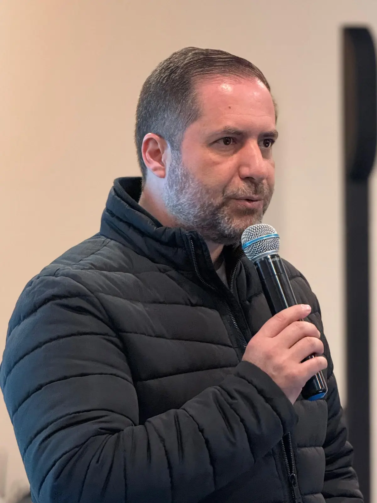 Ricardo França durante uma apresentação